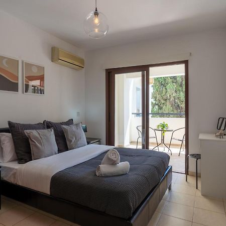 Mia 1-Bedroom Apartment In Larnaca Exteriör bild