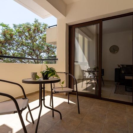 Mia 1-Bedroom Apartment In Larnaca Exteriör bild