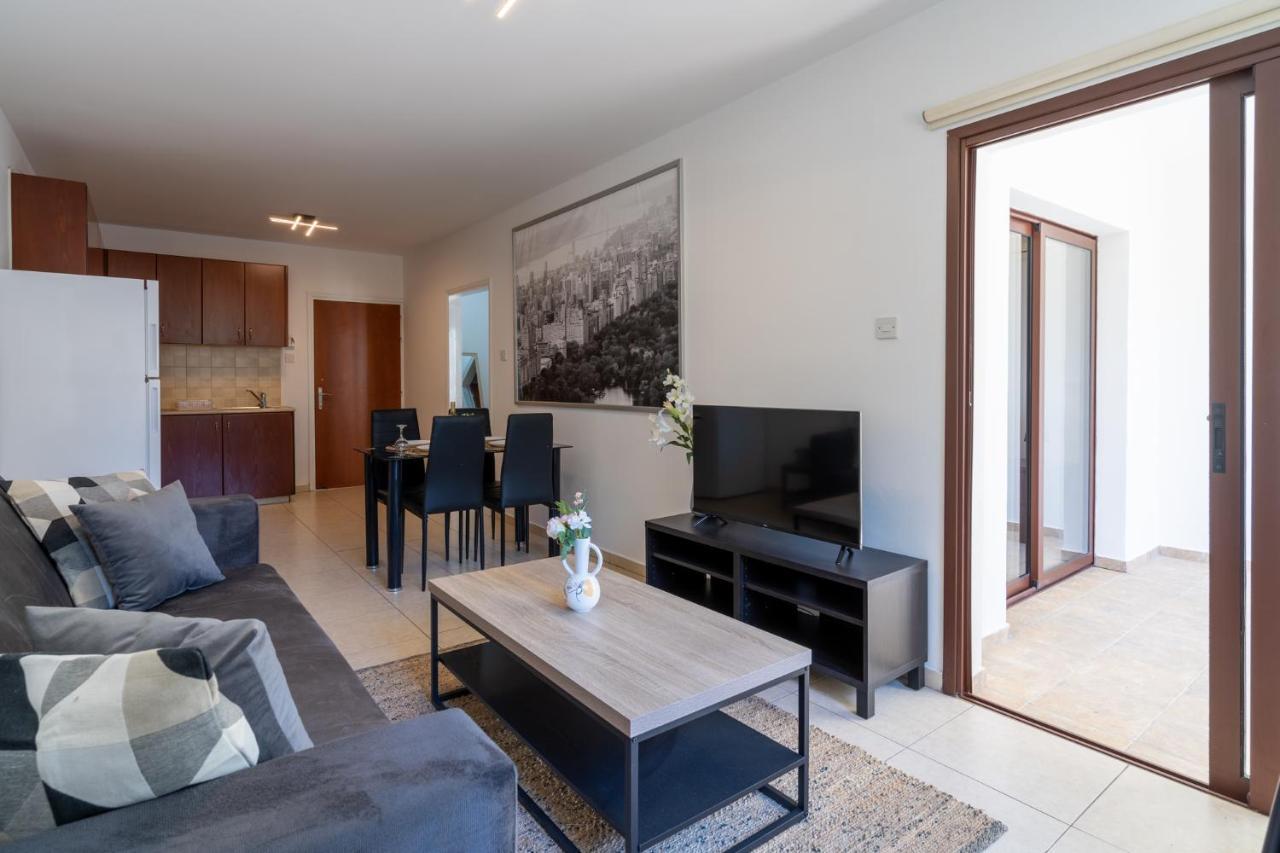 Mia 1-Bedroom Apartment In Larnaca Exteriör bild