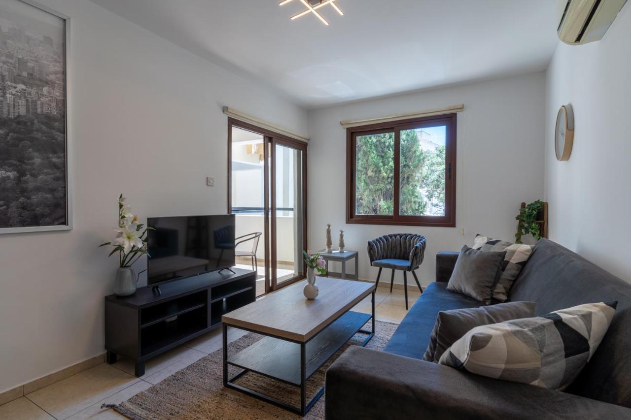 Mia 1-Bedroom Apartment In Larnaca Exteriör bild