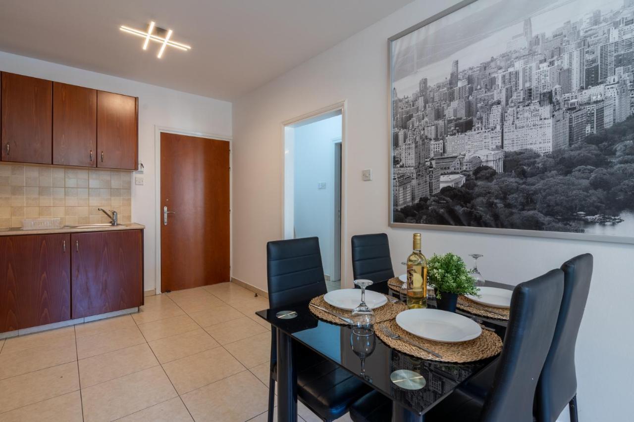 Mia 1-Bedroom Apartment In Larnaca Exteriör bild
